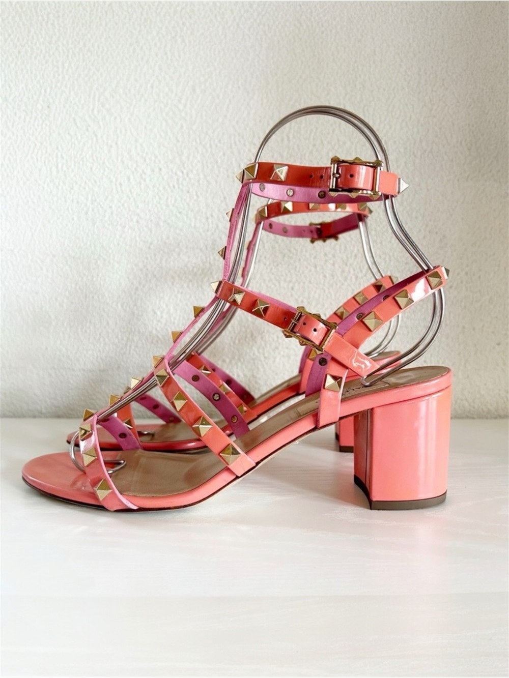 Valentino Garavani Rockstud Caged Block Heel Sandals Coral Patent EU39.5 US9.5